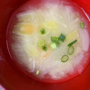 白菜とにんじんの味噌汁